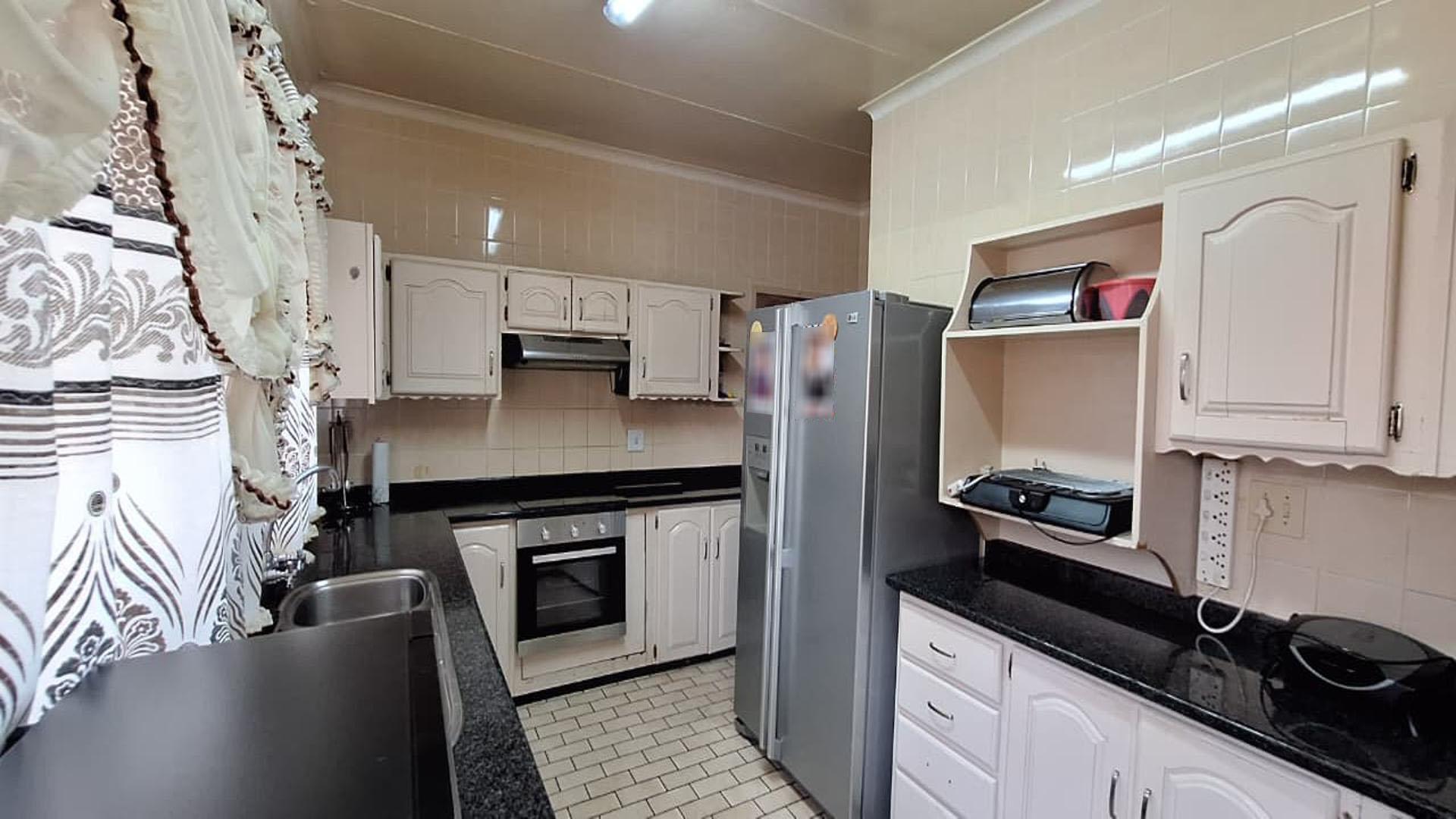 Kitchen - 13 square meters of property in Sasolburg
