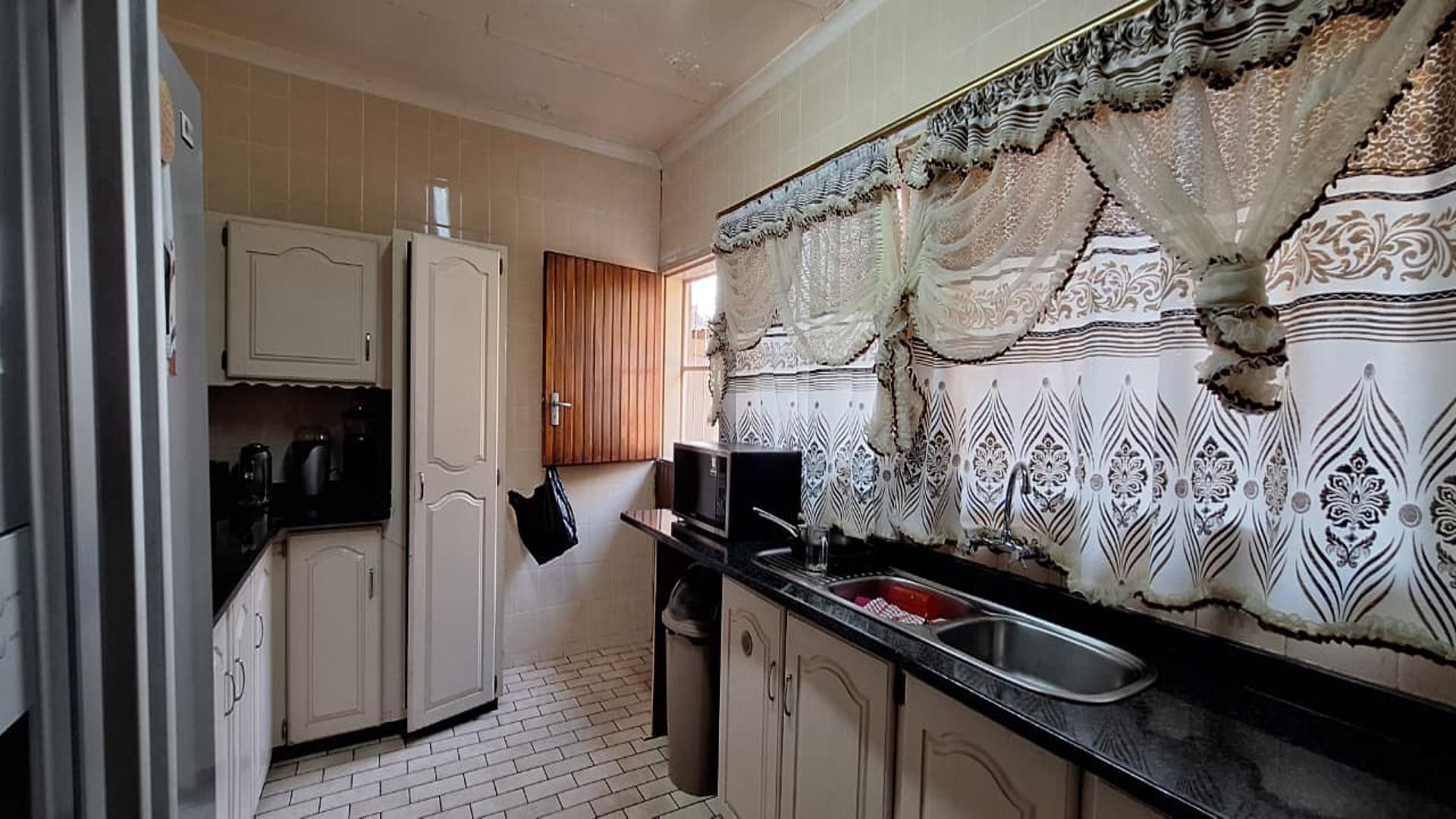 Kitchen - 13 square meters of property in Sasolburg