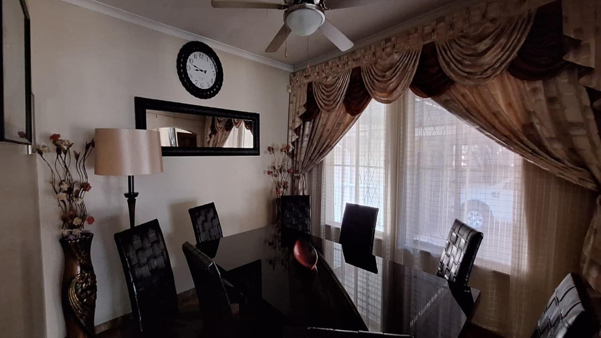 Dining Room - 13 square meters of property in Sasolburg