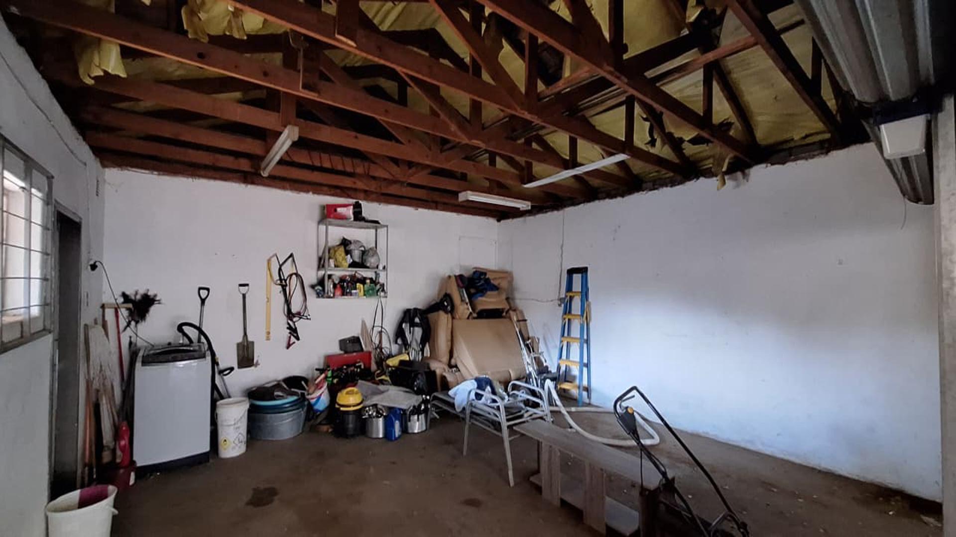 Garage - 40 square meters of property in Sasolburg
