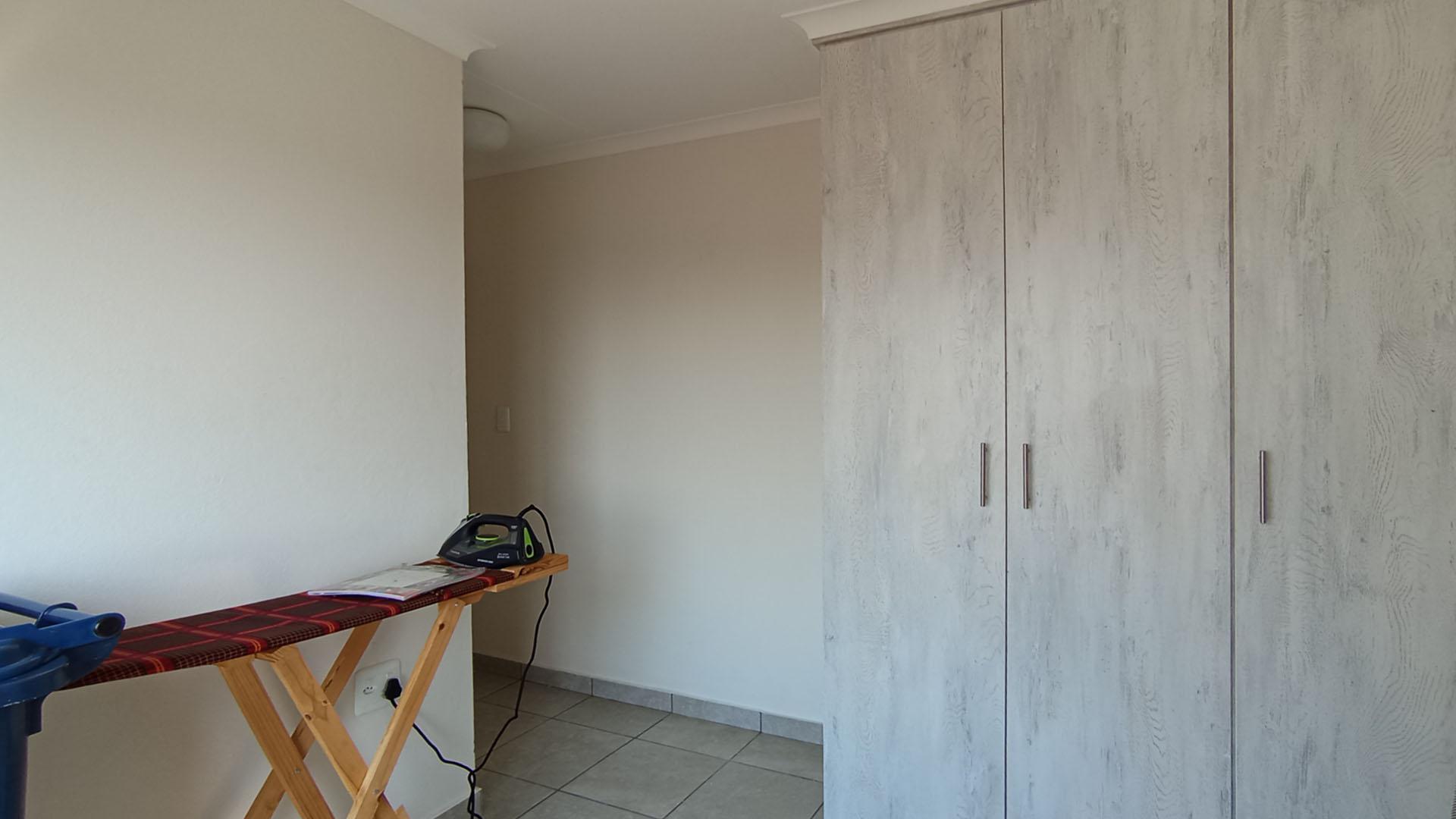 Bed Room 2 - 11 square meters of property in Chantelle