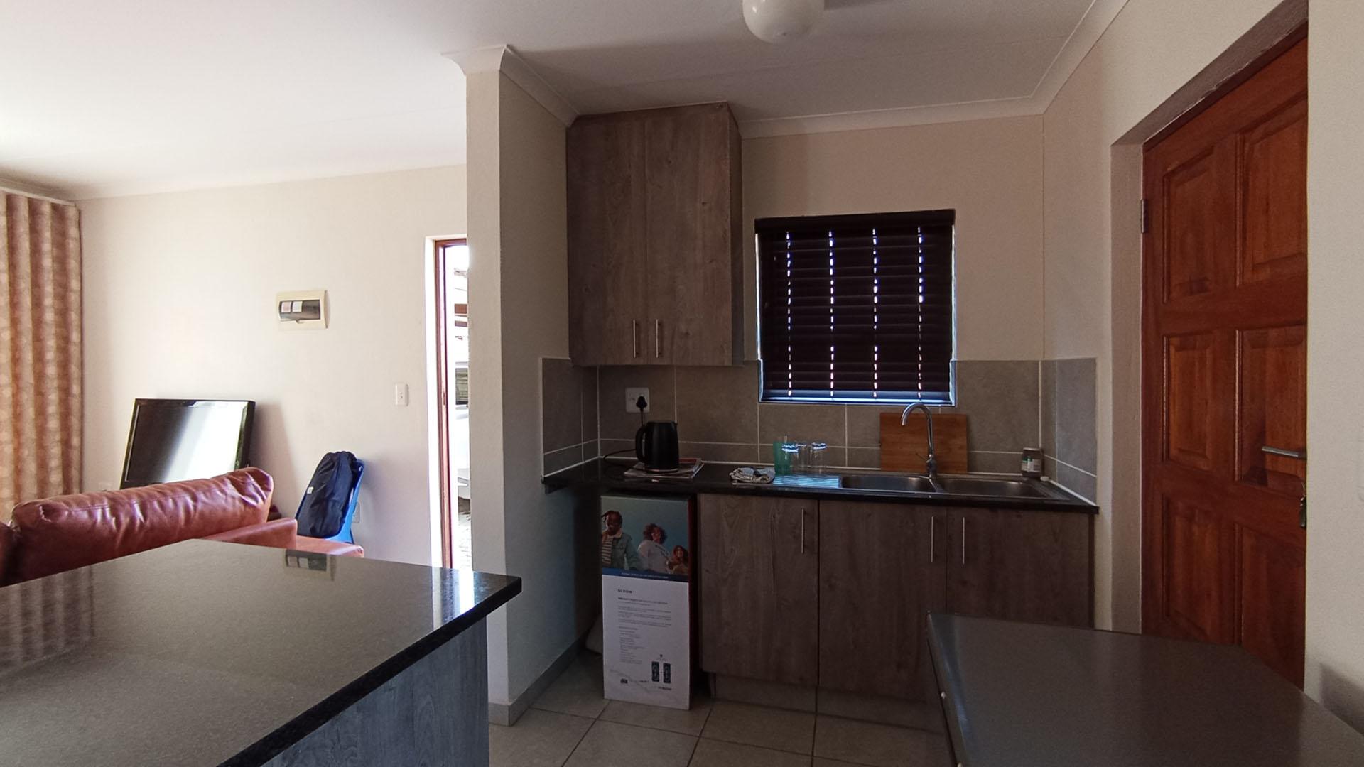 Kitchen - 10 square meters of property in Chantelle