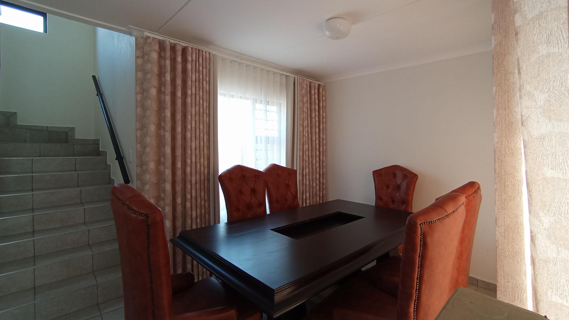 Dining Room - 8 square meters of property in Chantelle