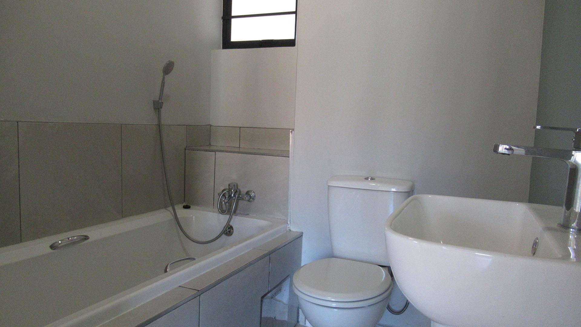 Bathroom 1 - 4 square meters of property in South Hills