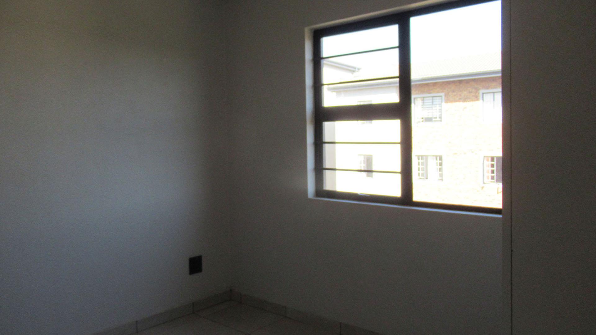 Bed Room 2 - 9 square meters of property in South Hills