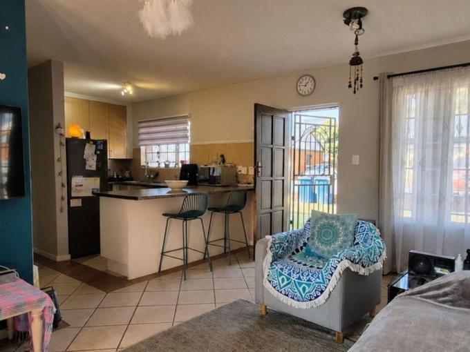 2 Bedroom Sectional Title for Sale For Sale in Mooikloof Ridge - MR717092