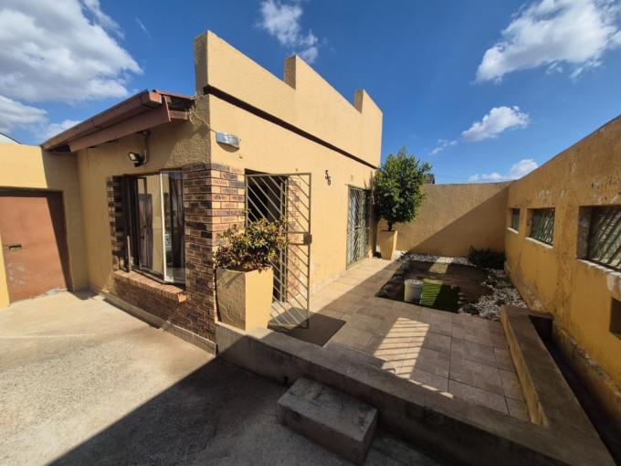 2 Bedroom House for Sale For Sale in Eldorado Park AH - MR717116