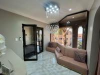  of property in Die Hoewes
