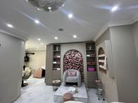  of property in Die Hoewes