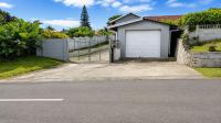 Garage of property in Hibberdene