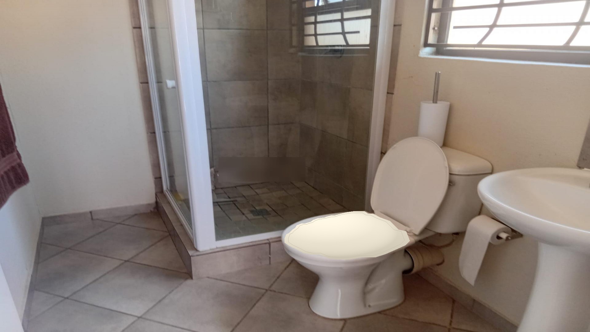 Bathroom 1 of property in Wilfordon