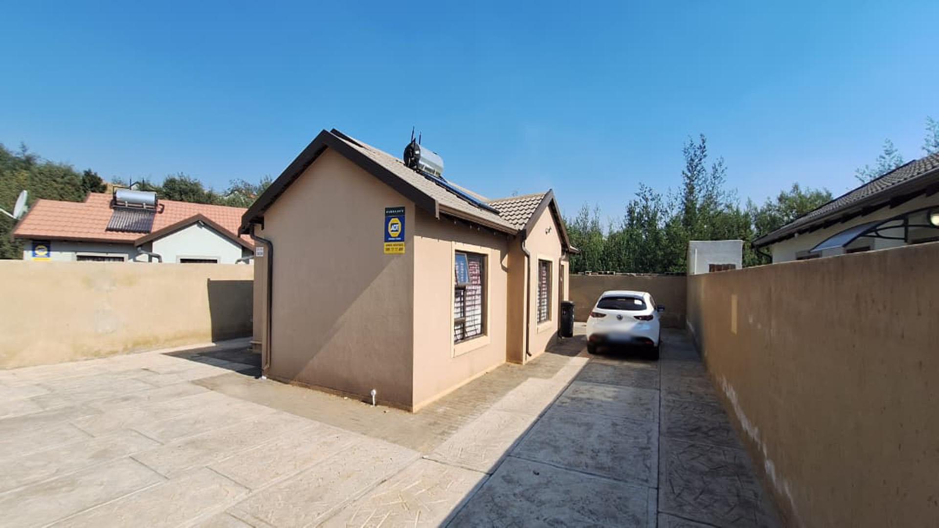 Front View of property in Wilfordon