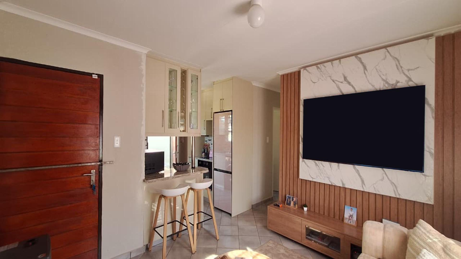 Lounges - 16 square meters of property in Wilfordon