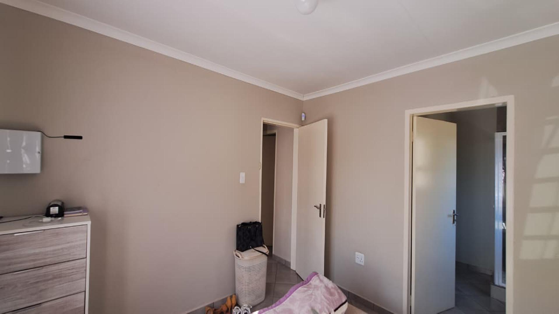Bed Room 1 - 13 square meters of property in Wilfordon