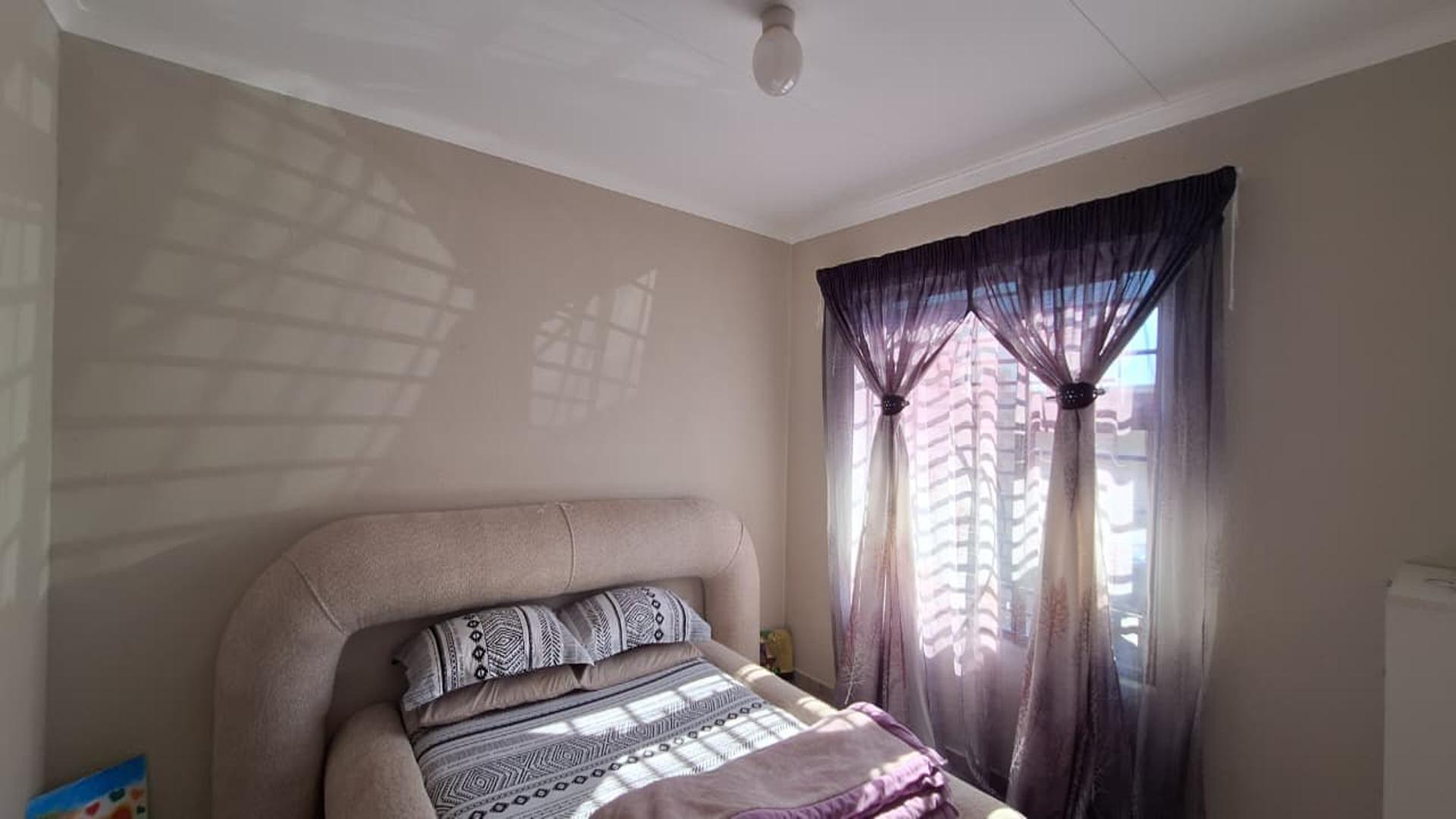 Bed Room 1 - 13 square meters of property in Wilfordon