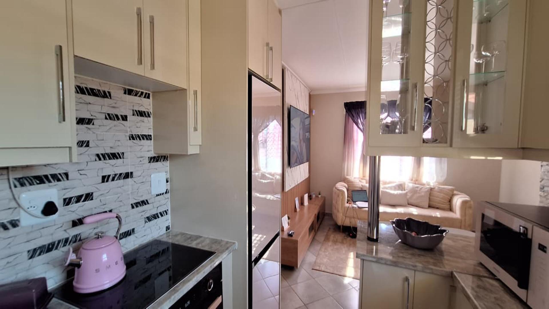 Kitchen - 8 square meters of property in Wilfordon