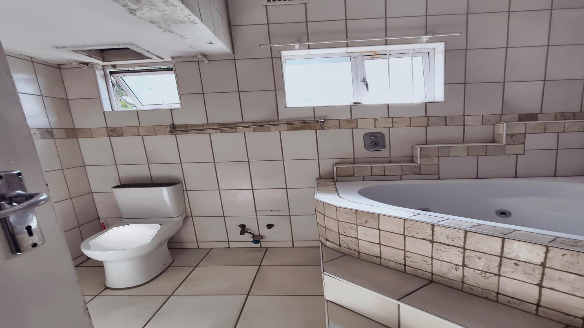 Bathroom 1 of property in Sea View 