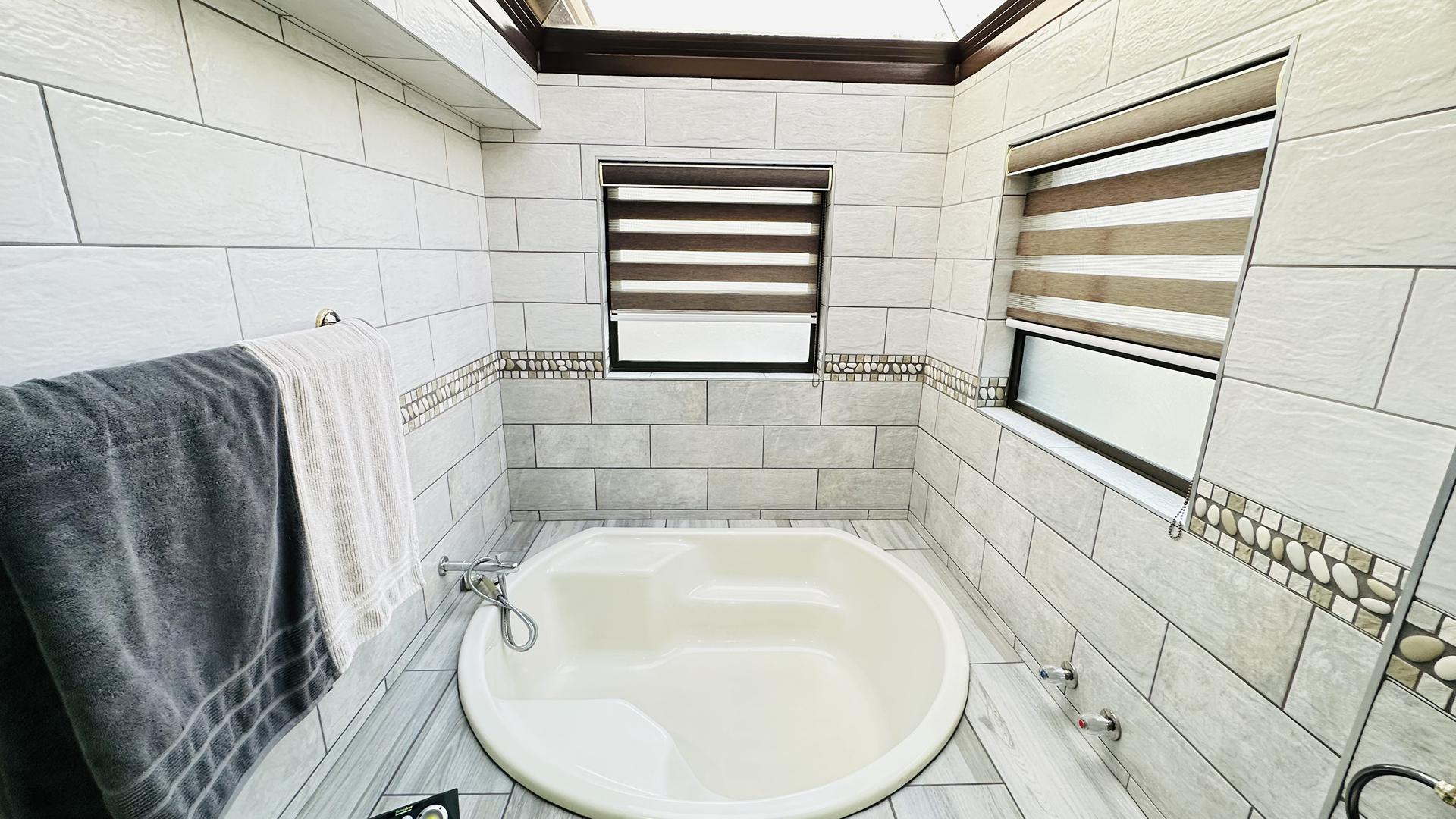 Bathroom 2 of property in Rynfield