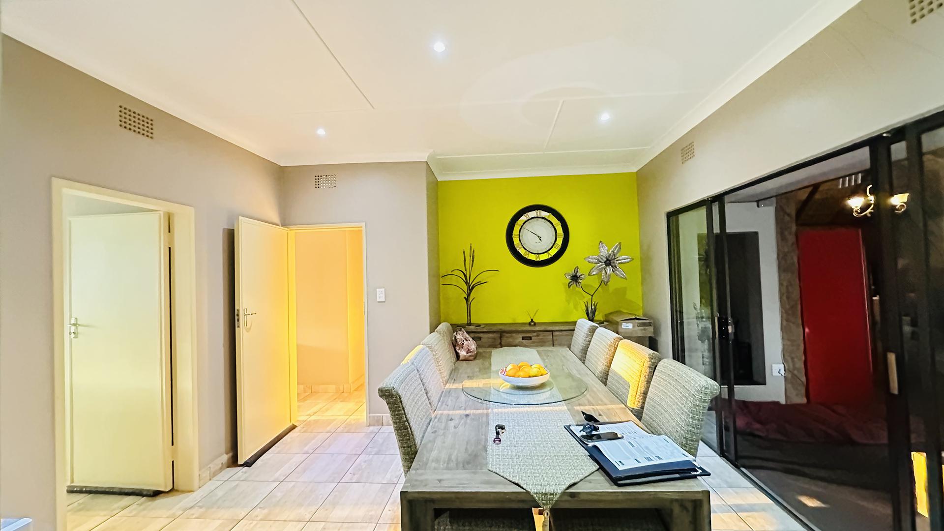 Dining Room of property in Rynfield