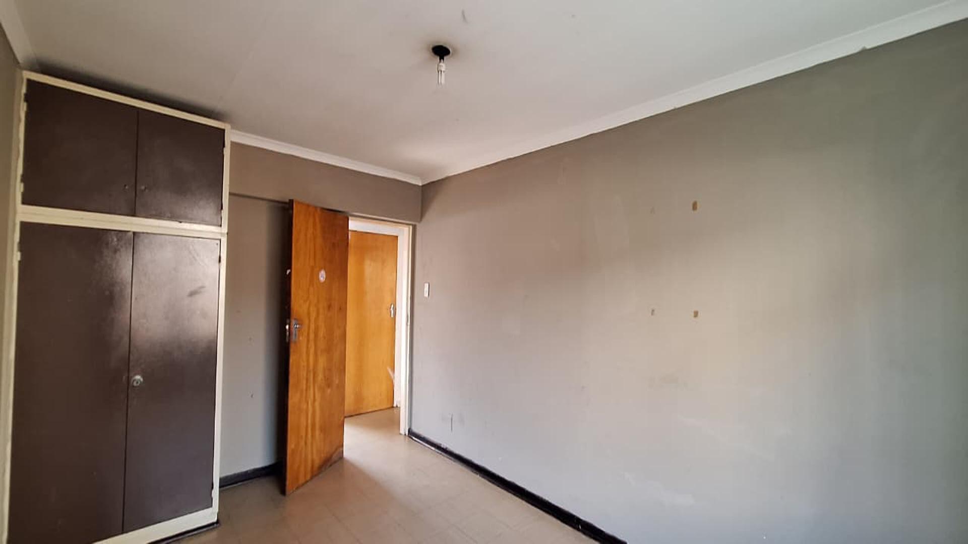 Bed Room 2 - 16 square meters of property in Vanderbijlpark