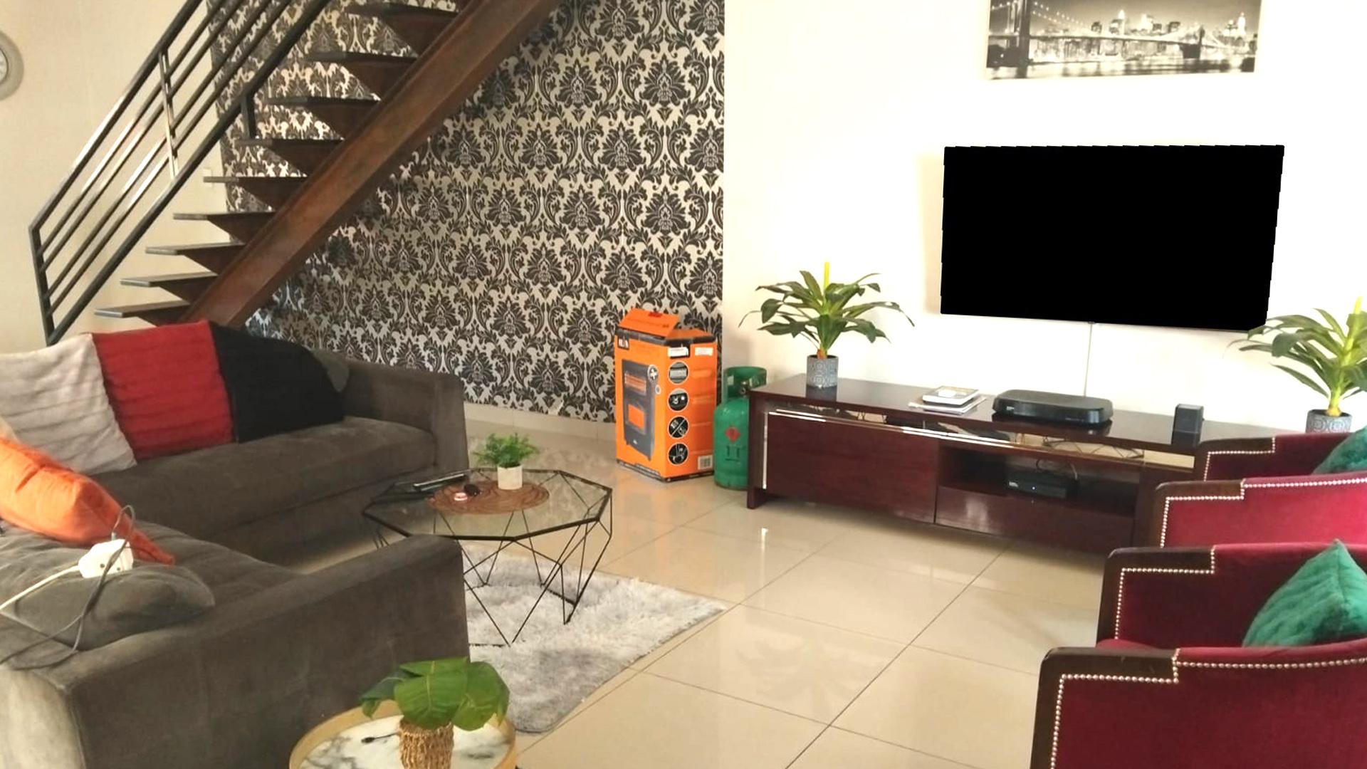 Lounges of property in Cashan