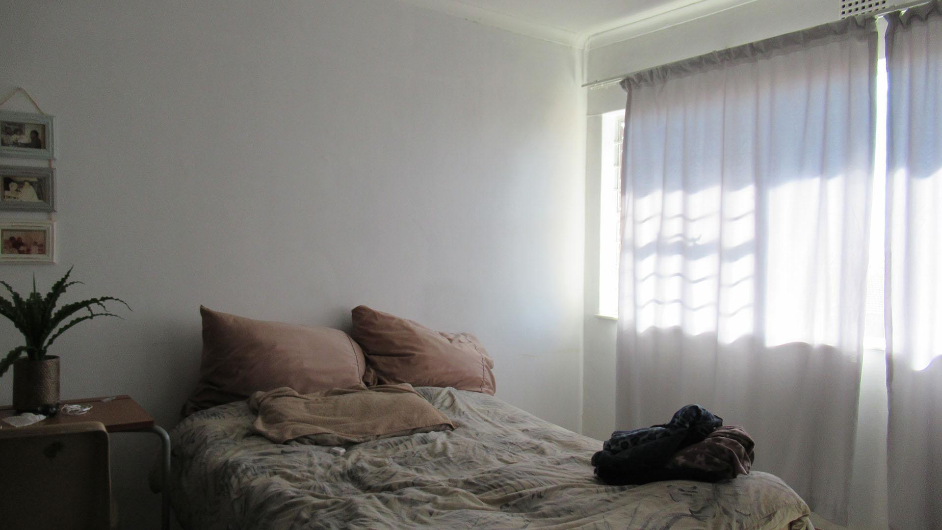 Main Bedroom - 19 square meters of property in Corlett Gardens