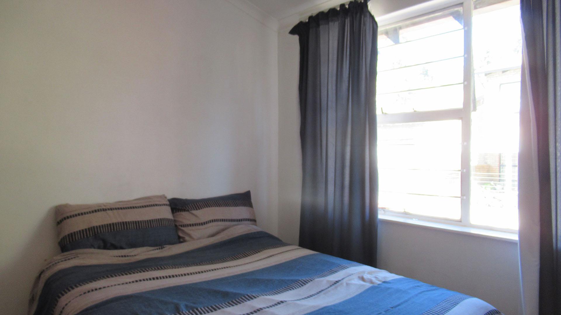 Bed Room 2 - 12 square meters of property in Corlett Gardens