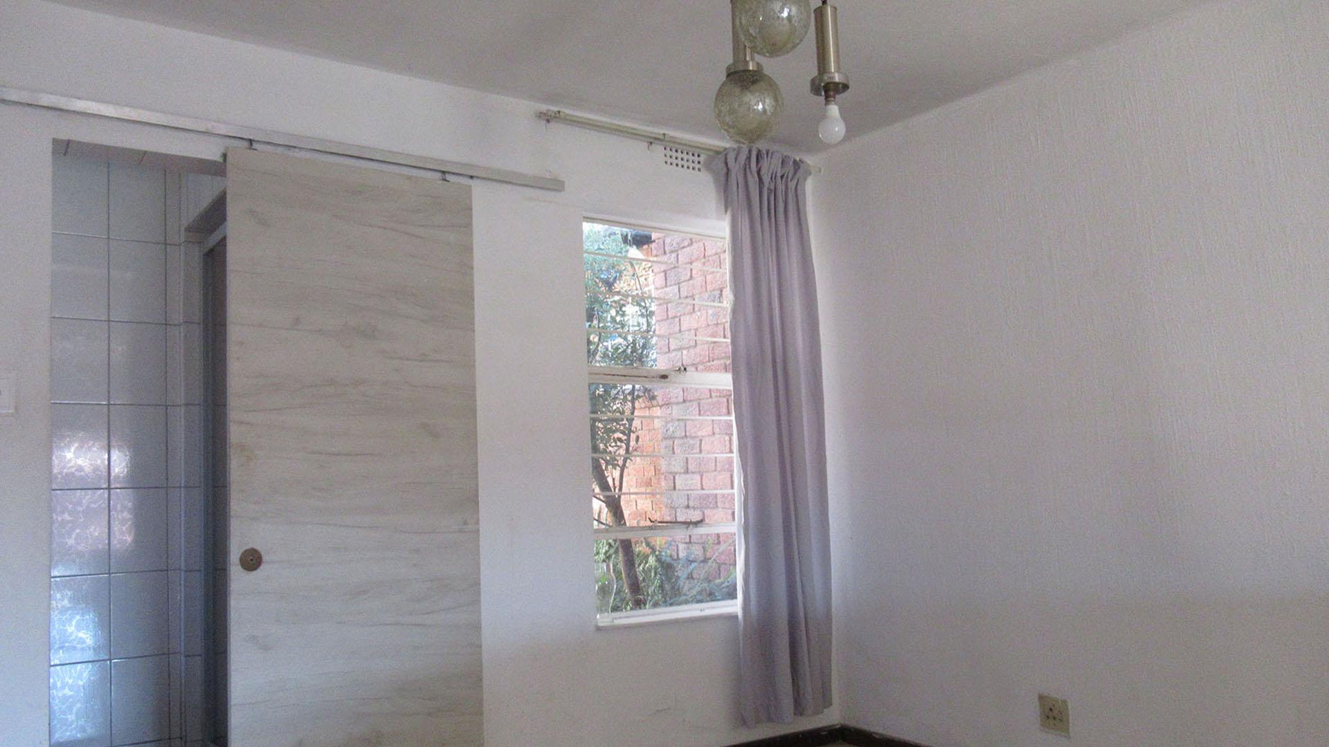 Dining Room - 13 square meters of property in Corlett Gardens