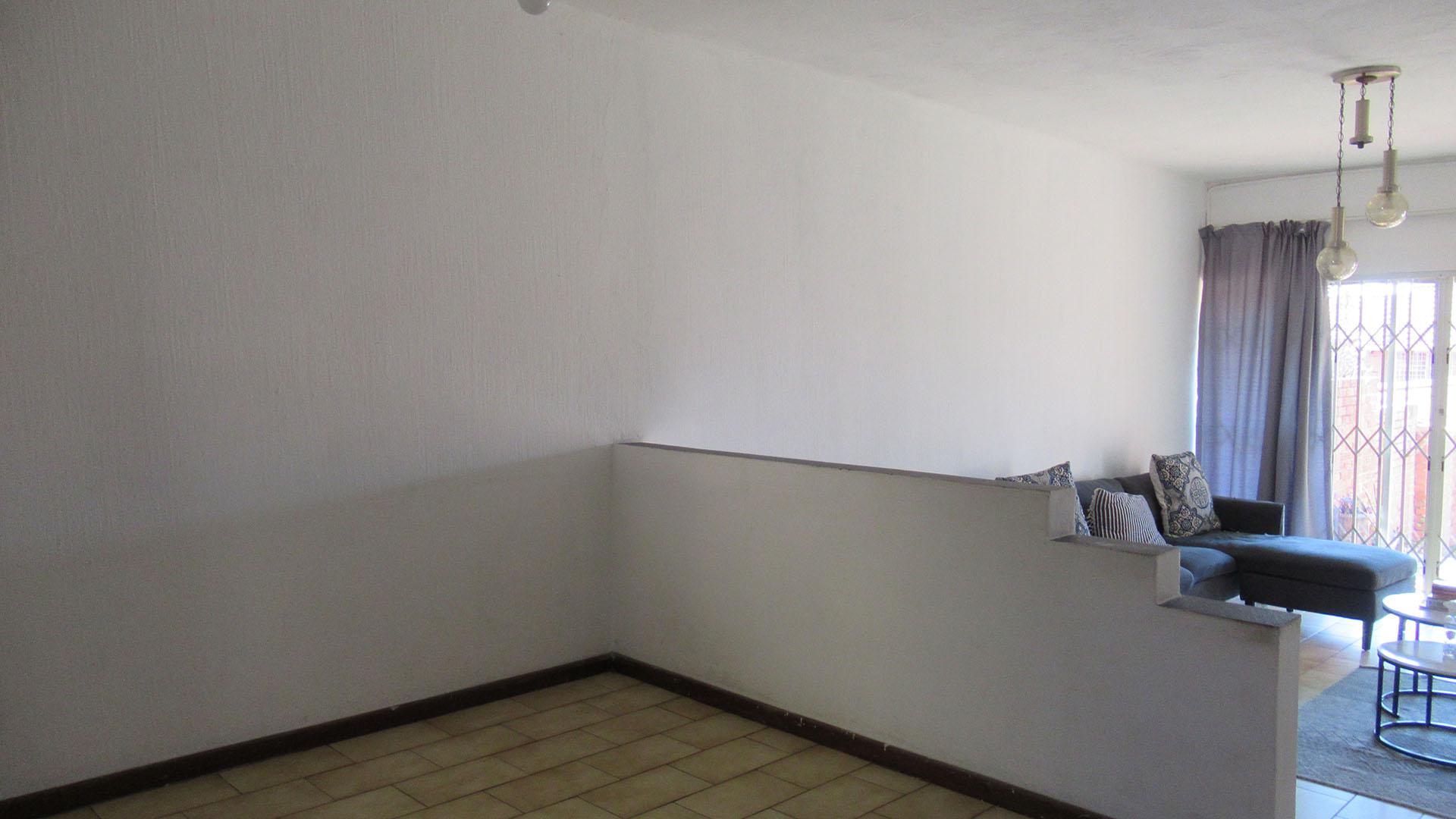 Dining Room - 13 square meters of property in Corlett Gardens