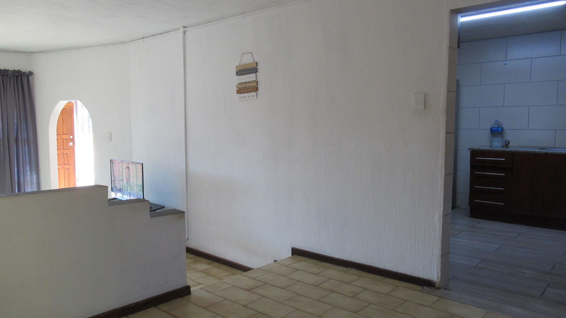 Dining Room - 13 square meters of property in Corlett Gardens