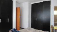 Main Bedroom - 19 square meters of property in Corlett Gardens