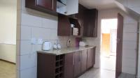 Kitchen - 14 square meters of property in Corlett Gardens