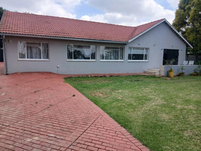 4 Bedroom House for Sale For Sale in General Albertspark - MR717233