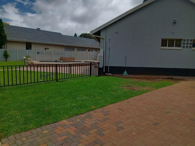 5 Bedroom House for Sale For Sale in Brackendowns - MR717249
