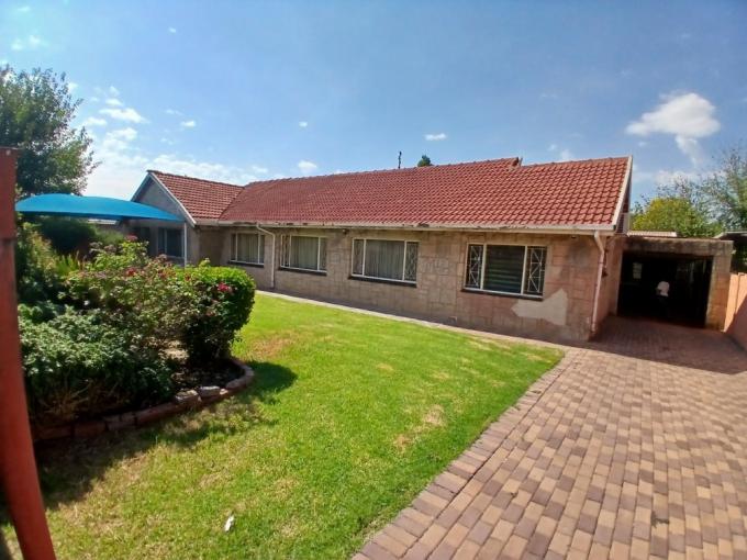 4 Bedroom House for Sale For Sale in General Albertspark - MR717269