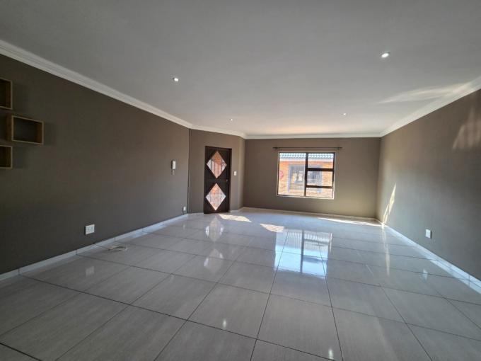 3 Bedroom Simplex for Sale For Sale in Brackenhurst - MR717295