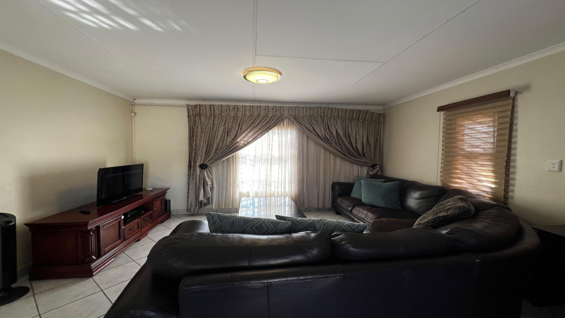 Lounges of property in Kirkney