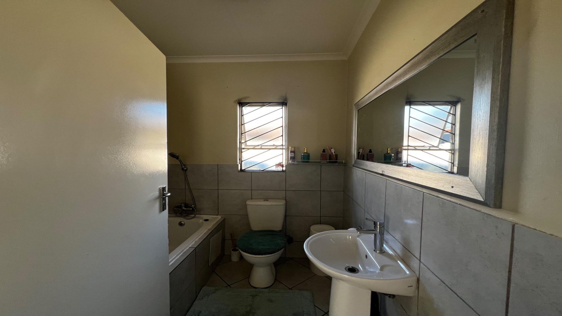 Bathroom 1 of property in Kirkney