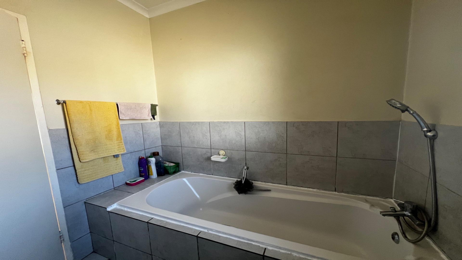 Bathroom 1 of property in Kirkney