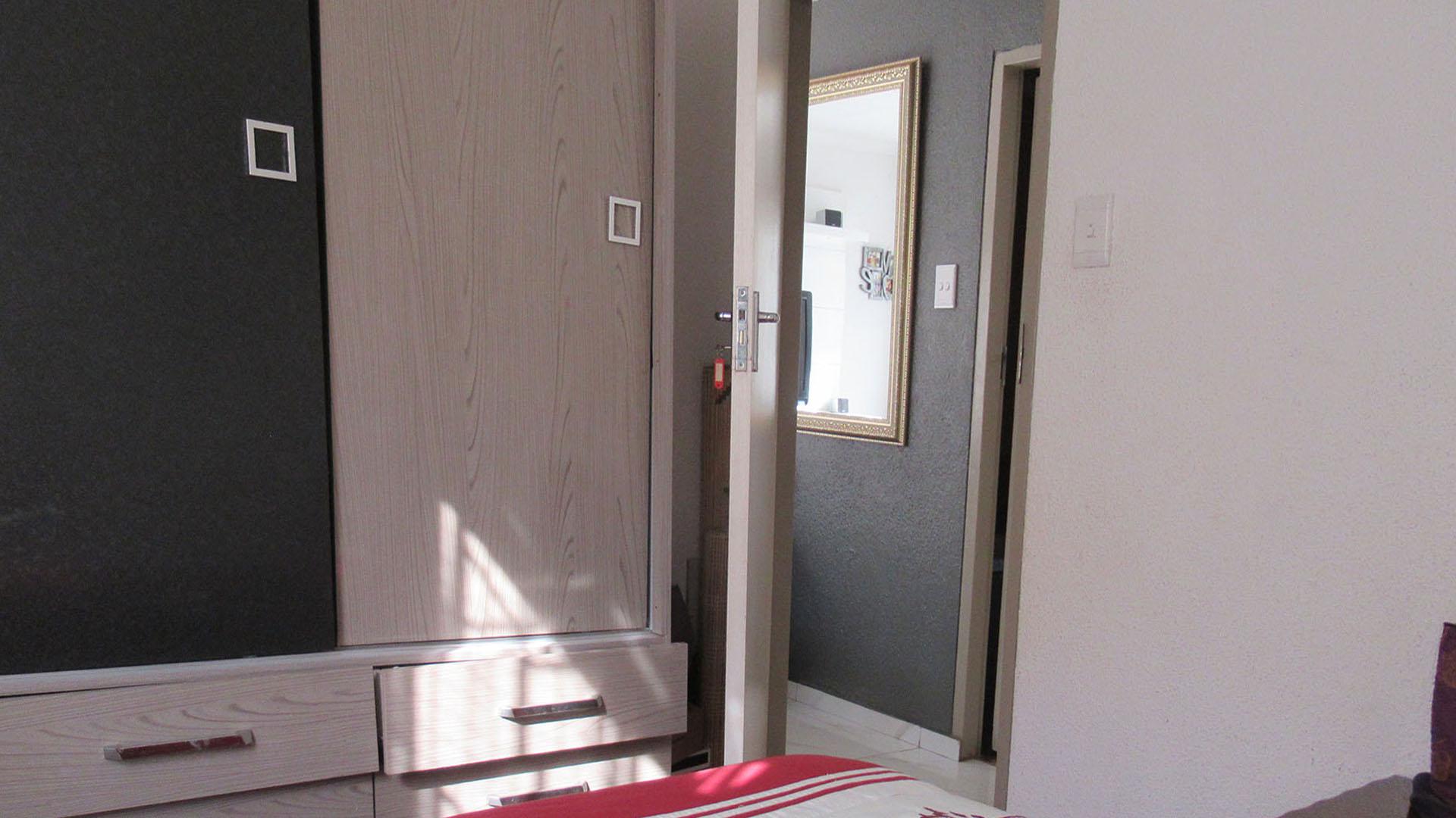 Bed Room 2 - 10 square meters of property in Sky City