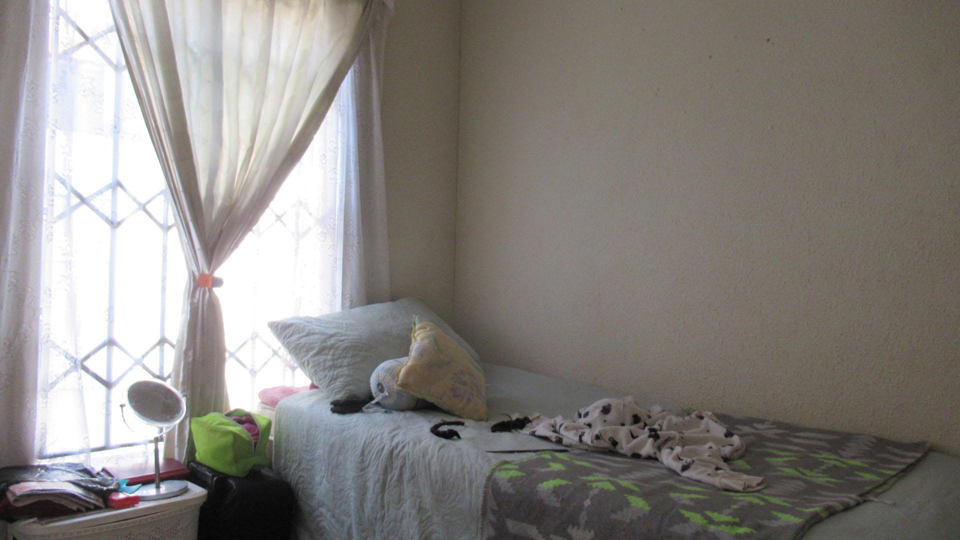 Bed Room 1 - 8 square meters of property in Sky City