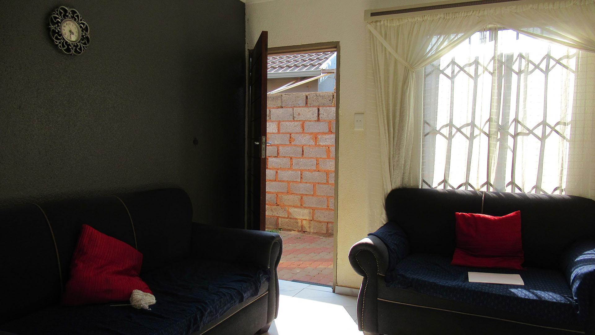 Lounges - 14 square meters of property in Sky City