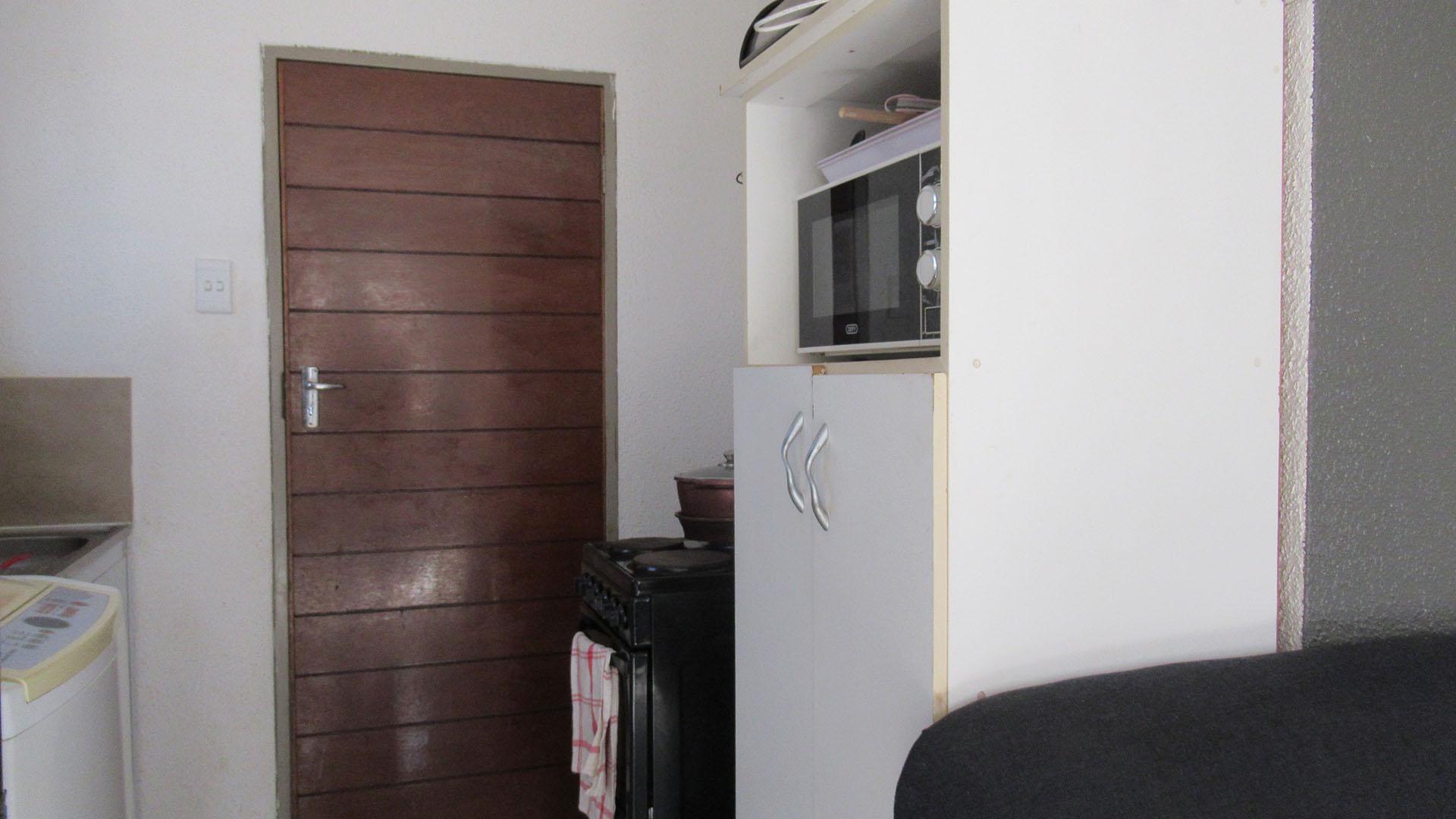 Kitchen - 5 square meters of property in Sky City