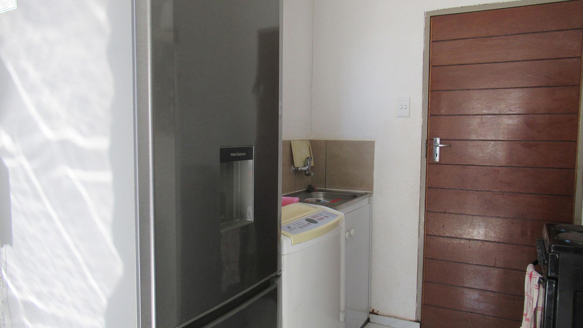 Kitchen - 5 square meters of property in Sky City