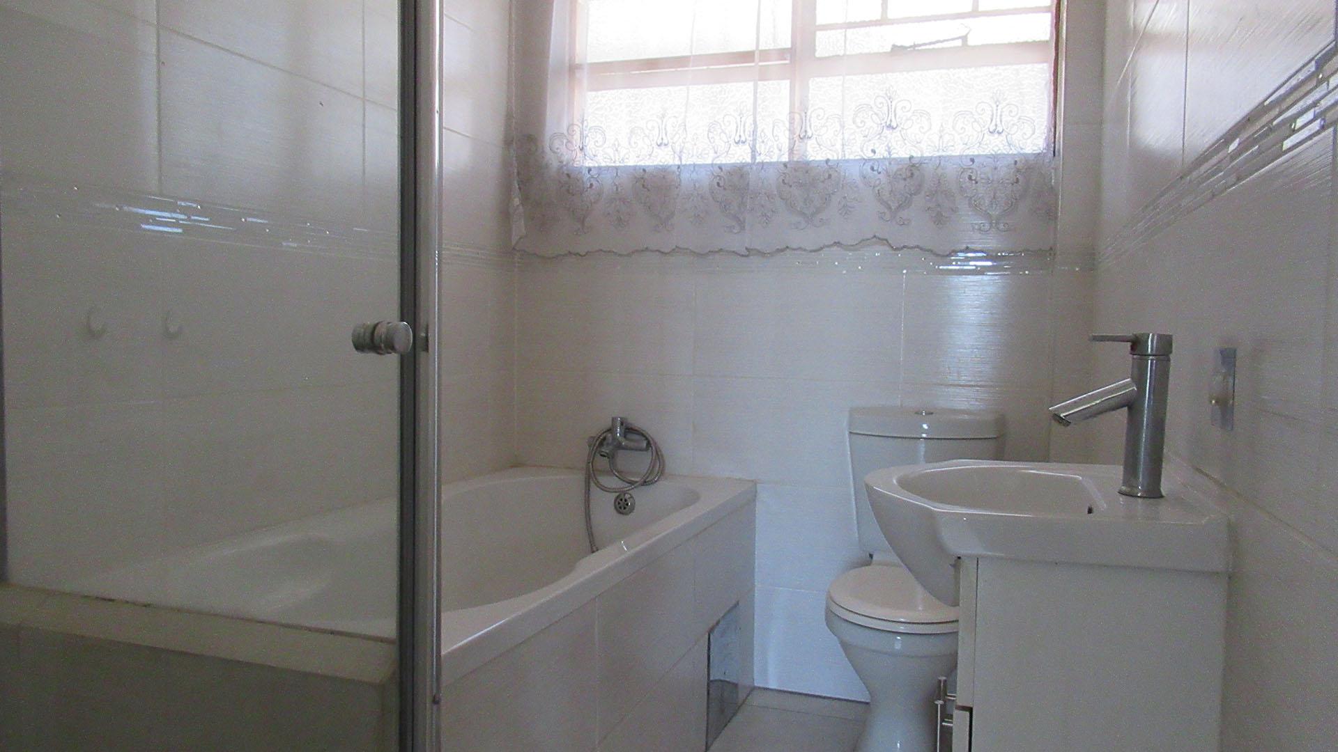 Bathroom 1 - 6 square meters of property in Impala Park