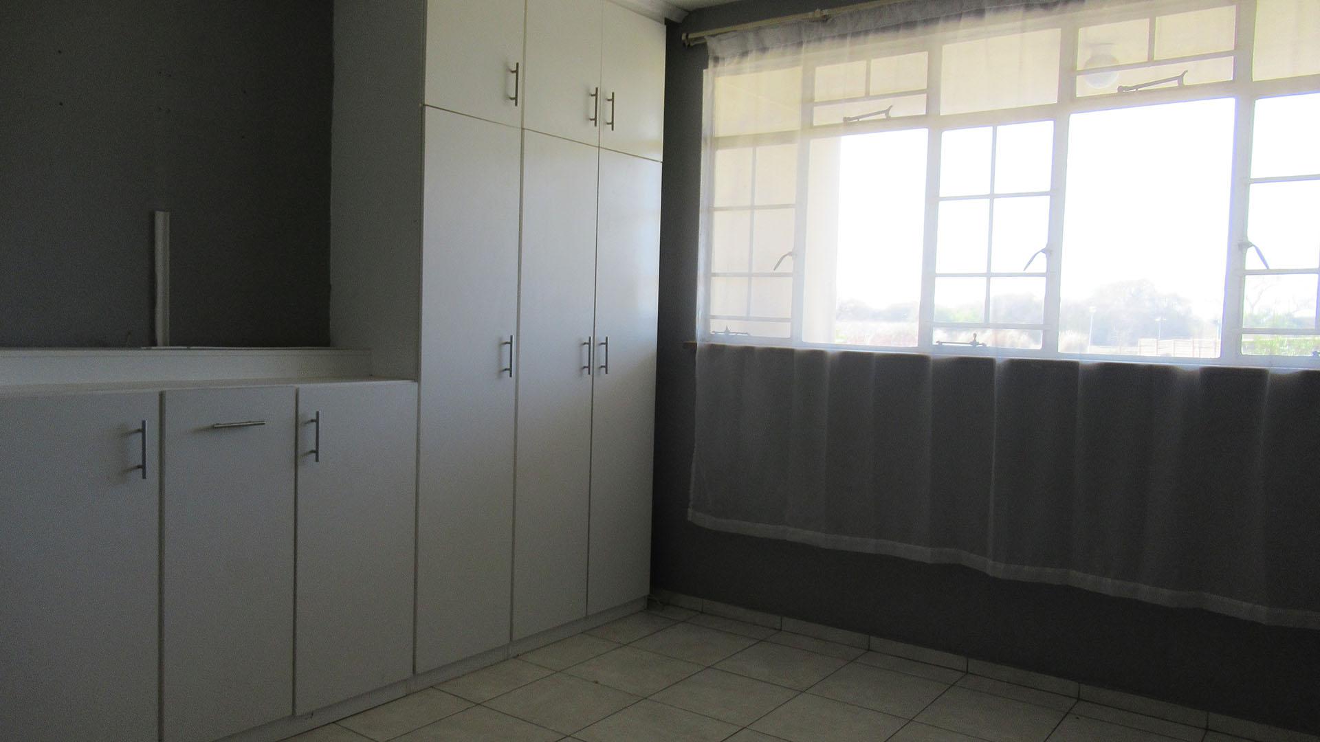Bed Room 2 - 19 square meters of property in Impala Park