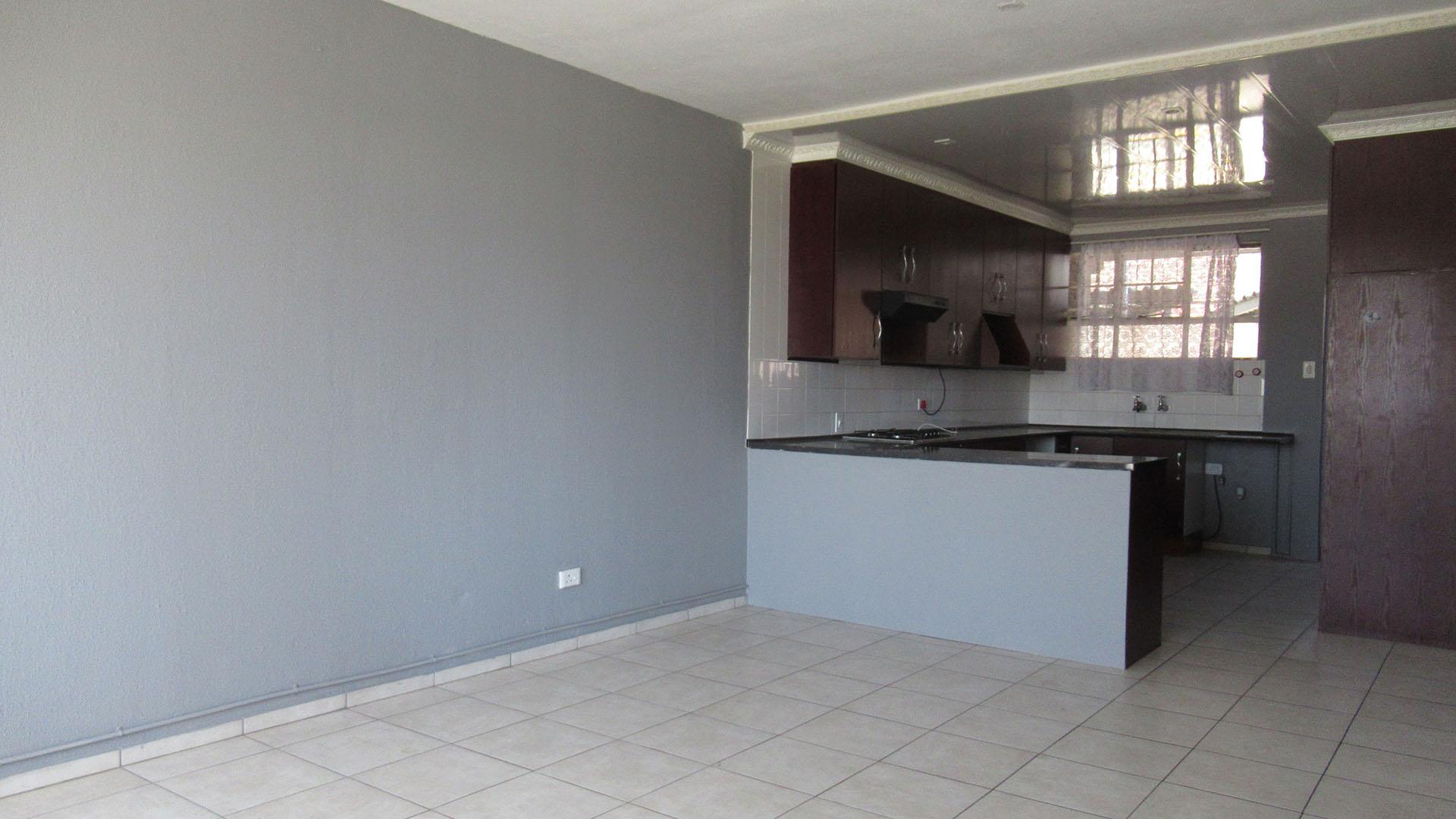 Lounges - 23 square meters of property in Impala Park