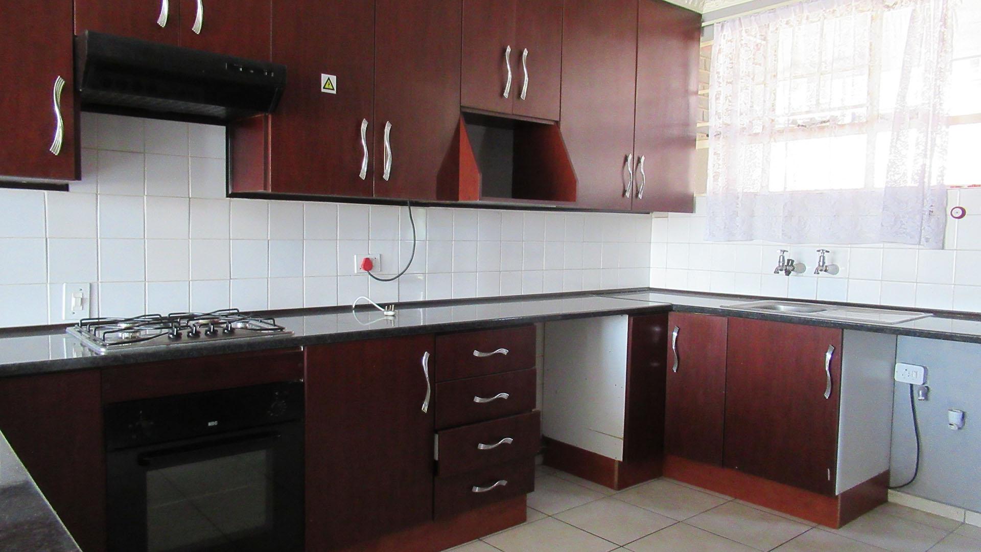 Kitchen - 14 square meters of property in Impala Park