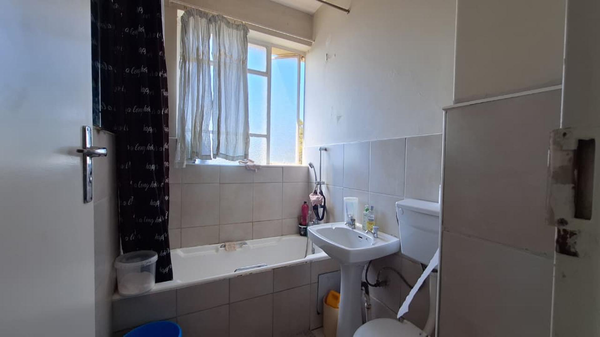 Main Bathroom - 4 square meters of property in Gresswold
