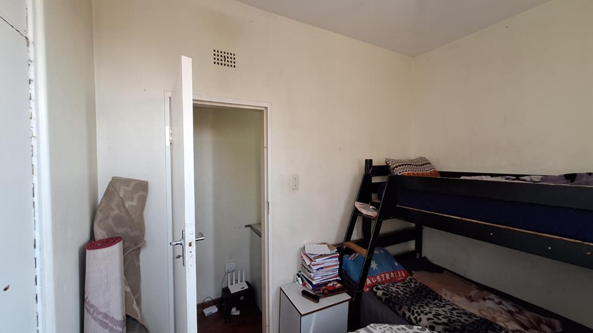 Bed Room 1 - 11 square meters of property in Gresswold